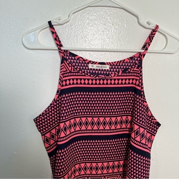Mika & Gala Sleeveless Blouse Navy Pink Geometric - Picture 2 of 8